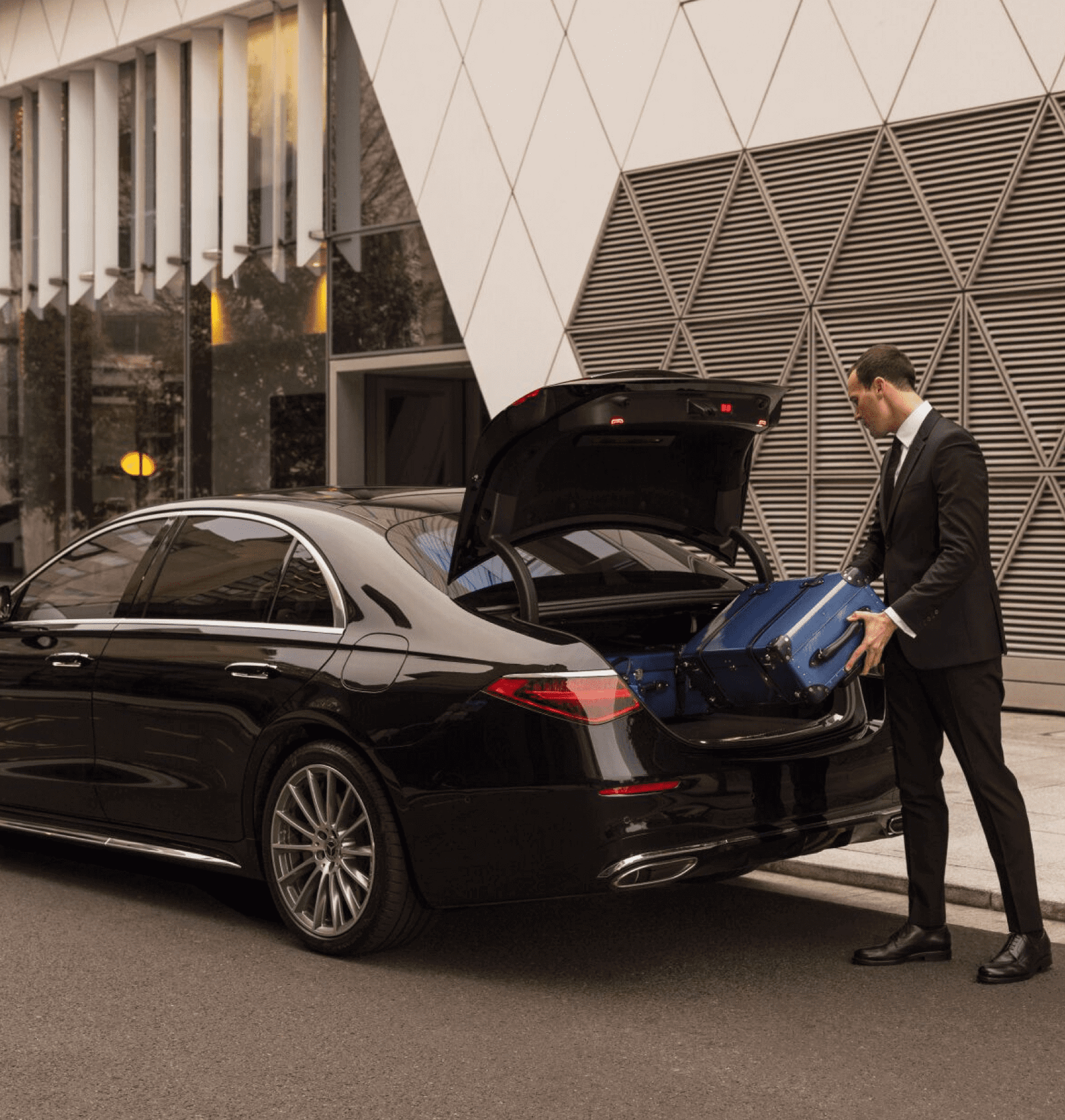 Driver-arranged transport for a business guest